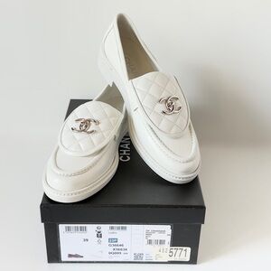 New Chanel White Quilted Leather Loafers with CC Logo, Italy 39 (US 8.5)